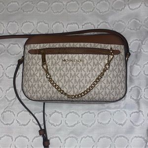 Michael Khors crossbody